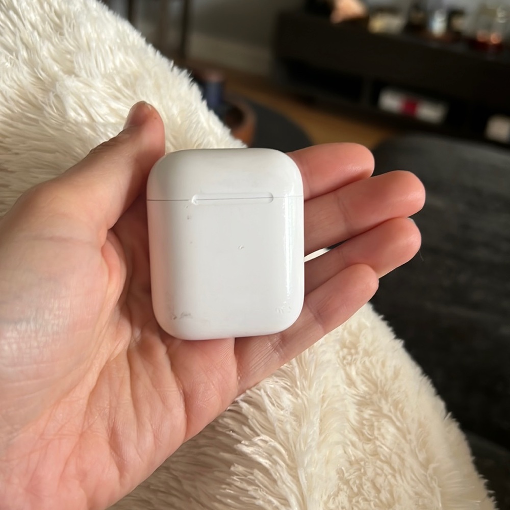 Apple Airpods LEFT AIRPOD ONLY and Charging Case